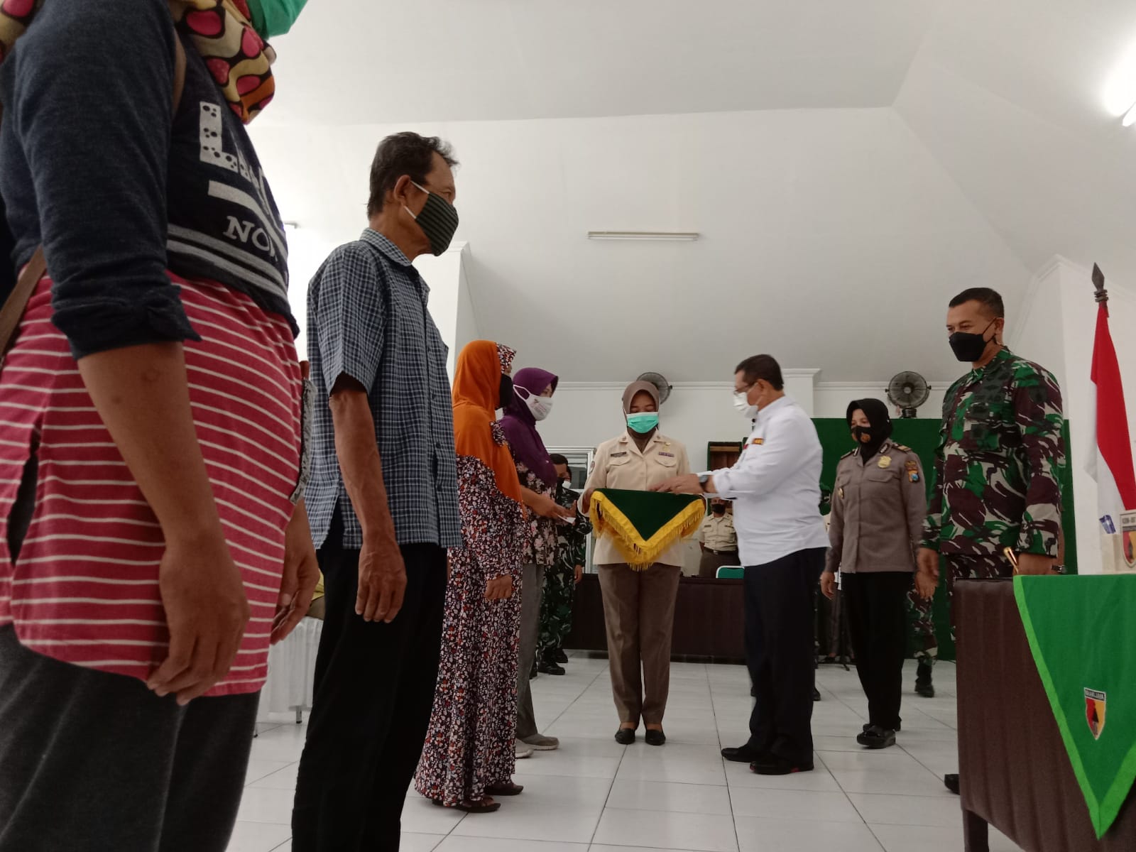 3.500 Pedagang Kaki Lima dan Warung Terima Bantuan dari Kodim Tulungagung
