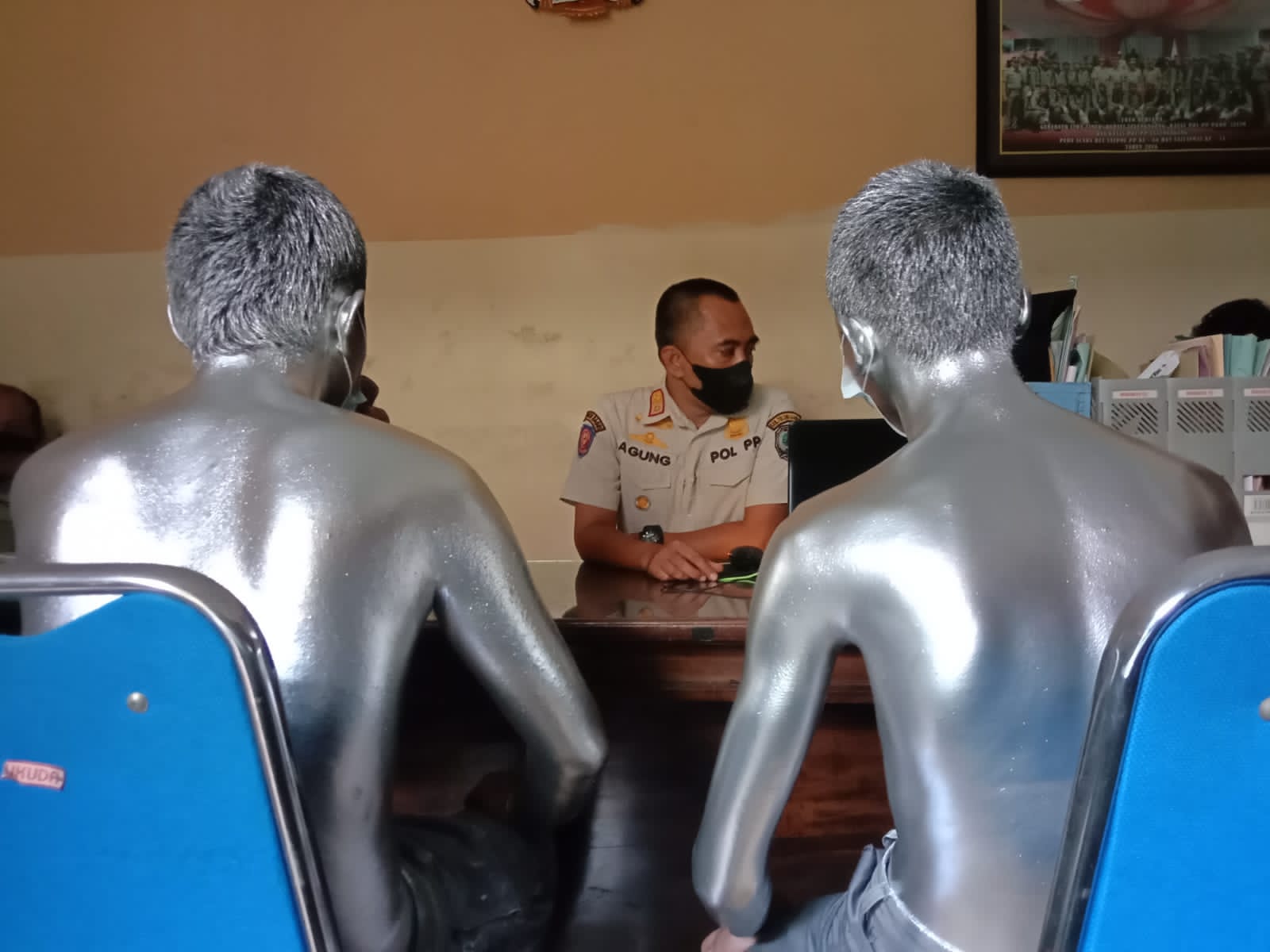 Gaji ASN Kalah, Ternyata Segini Penghasilan Manusia Silver yang Diamankan Satpol PP Tulungagung