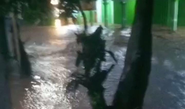 Banjir Gondang, BPBD Tulungagung Droping Air Bersih