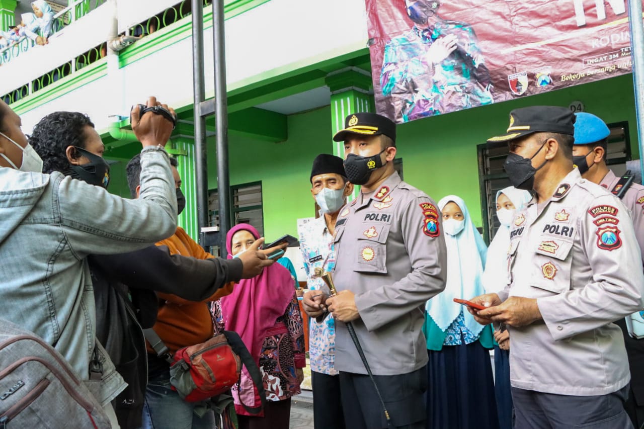 Polres Jombang terus Lakukan Vaksinasi terhadap Masyarakat