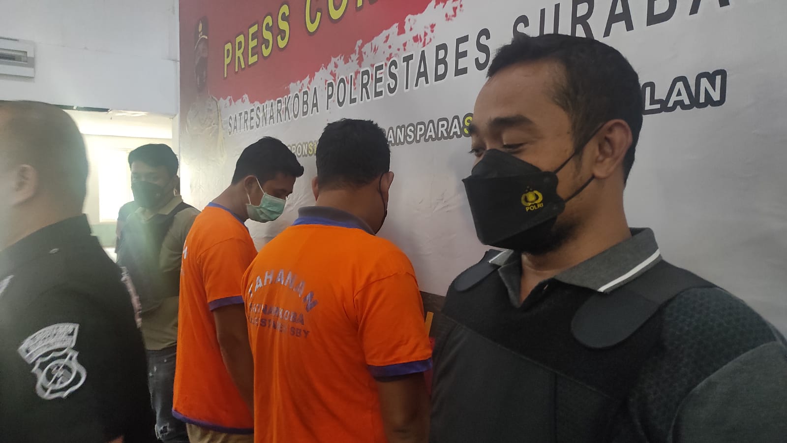 Hindari Pemeriksaan di Bandara Juanda, Dua Kurir Simpan Sabu 1 Kg di Paha