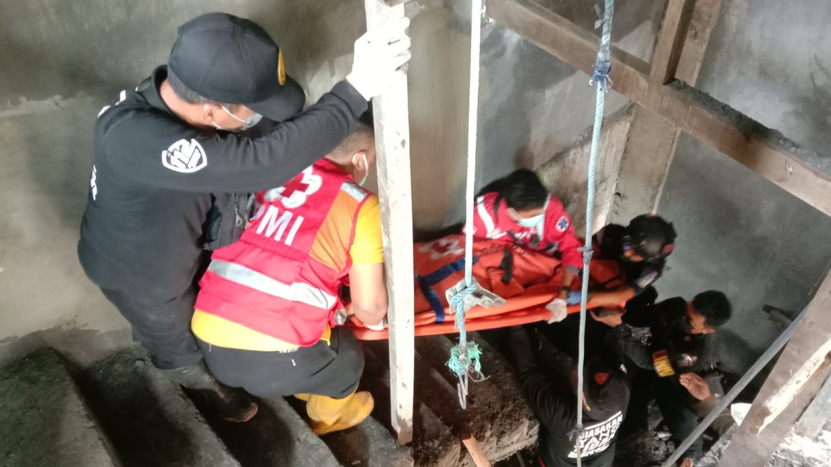 Kesetrum, Tukang Pasang Galvalum di Simorejo Surabaya Tewas