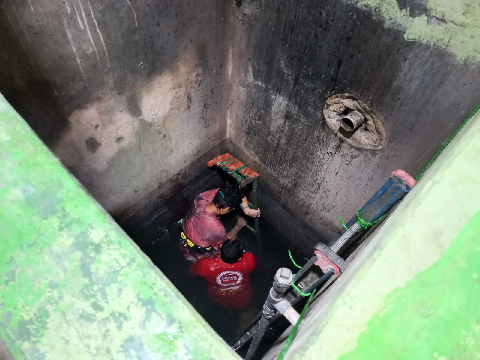 Pemuda Tuna Rungu di Tulungagung Nyemplung Sumur, Penyelamatan Berjalan alot