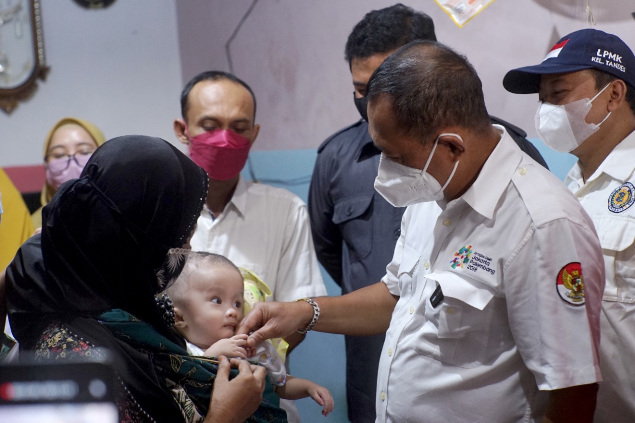 Beri Semangat Keluarga Kenzo, Wawali Armuji Pastikan Tindakan Medis dan Pelayanan Intensif