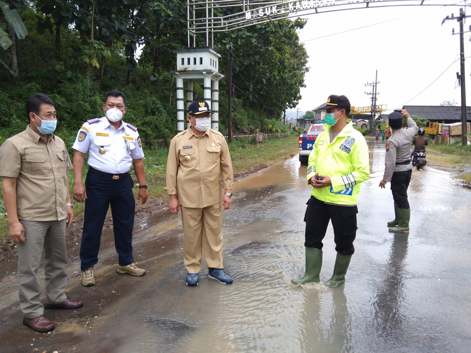 Jalan Campudarat-Besuki sering Banjir, Bupati: Perlu Kerjasama berbagai Pihak