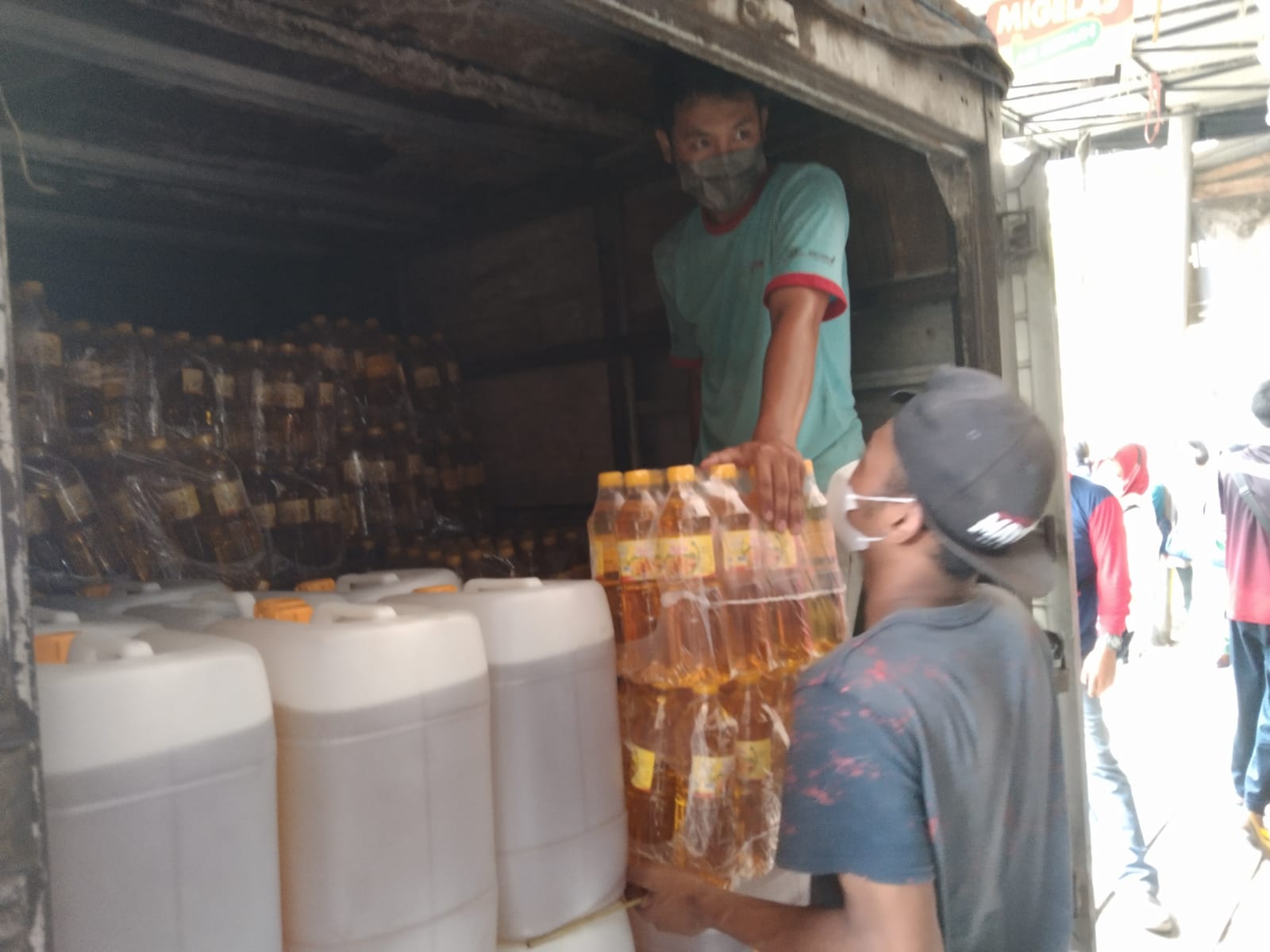 Stok Minyak Goreng Terbatas, Pedagang Kelontong Tulungagung pun Kesulitan