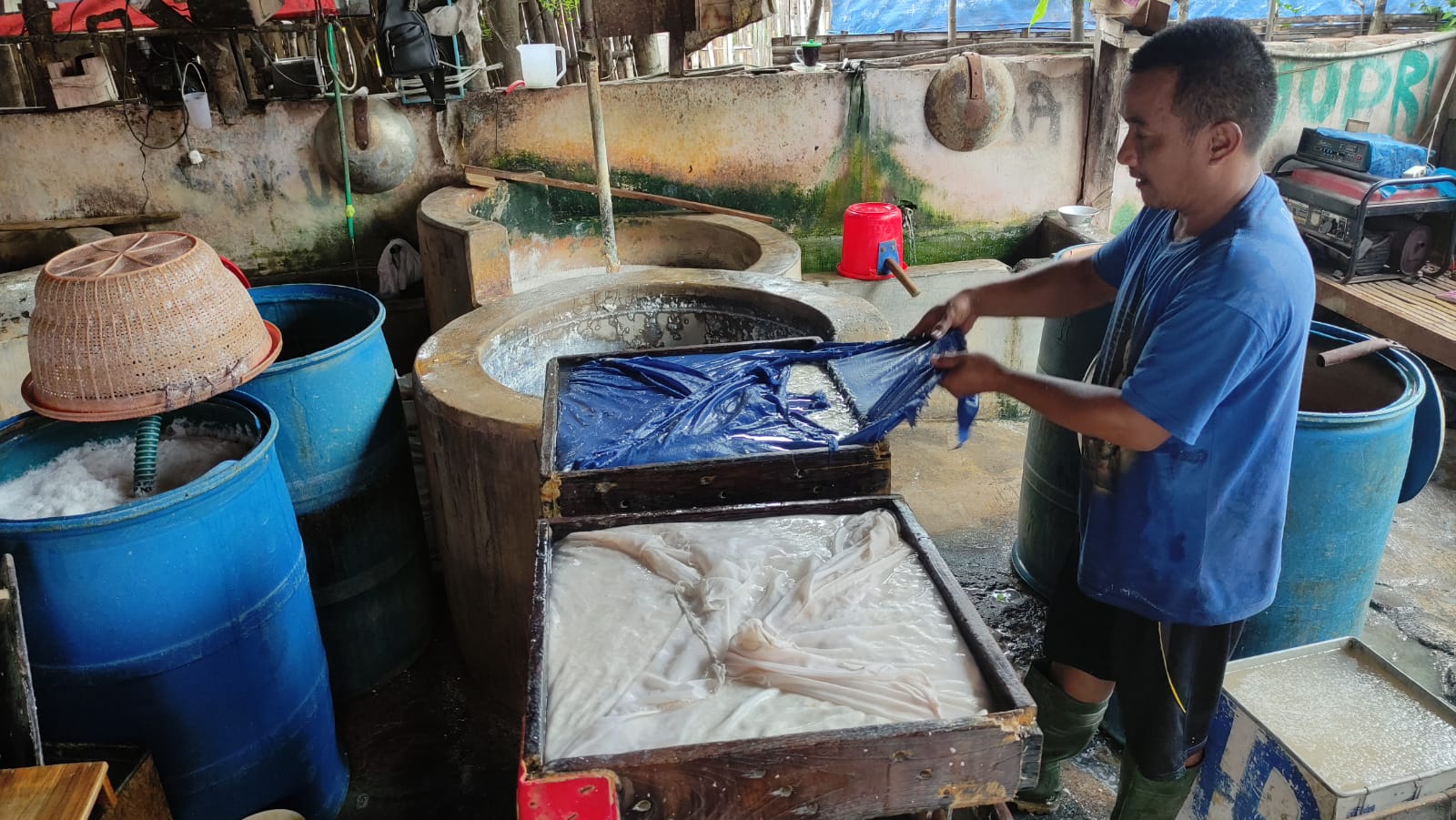 Pengrajin Tahu di Probolinggo Tetap Produksi, Tapi Kurangi Ukuran dan Jumlah Karyawan