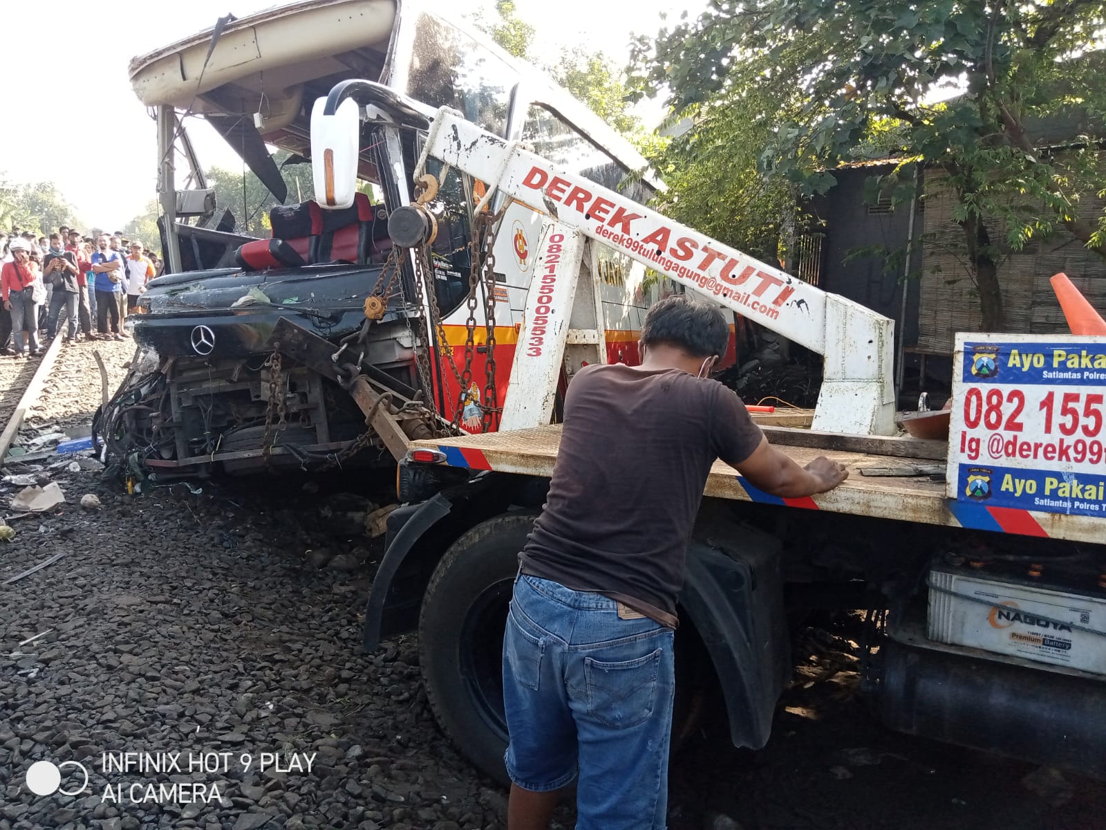 Bus VS KA di Tulungagung, Polisi Kerahkan 3 Alat Derek