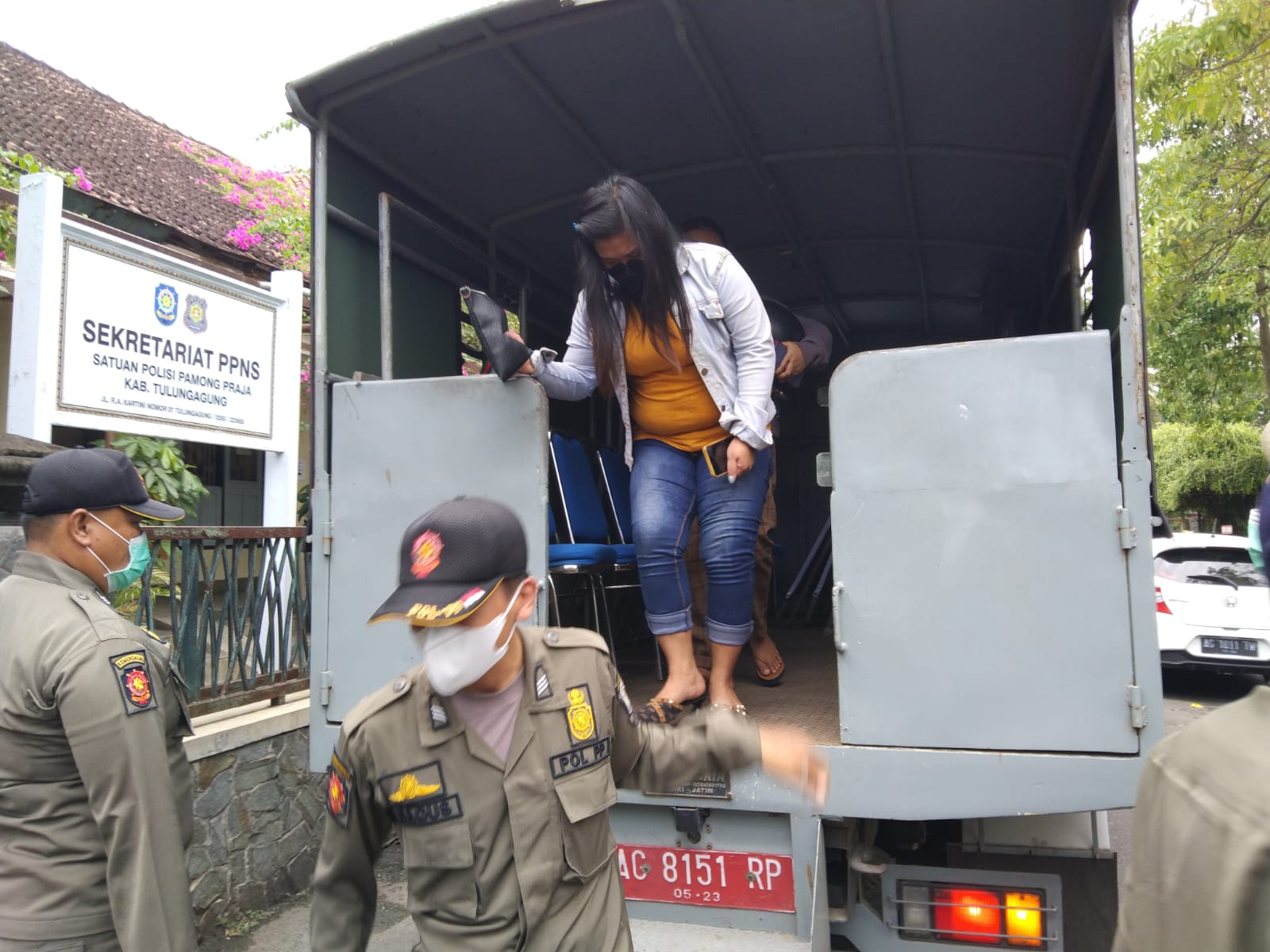 Dua Pasangan Bukan Suami istri Diamankan Satpol PP Tulungagung