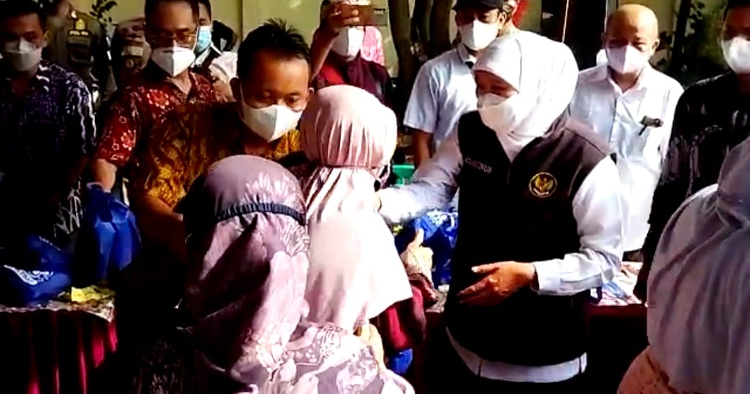 Gubernur Jatim Pantau Langsung Pendistribusian Migor di Probolinggo