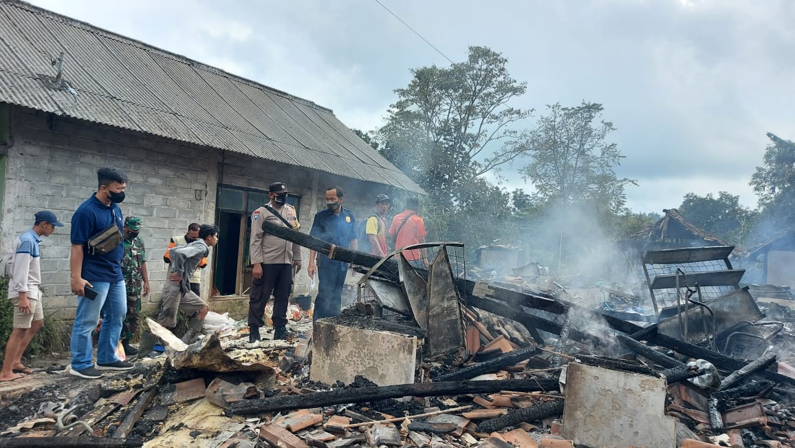 Pabrik Dan Toko Kembang Api Terbakar Di Tulungagung