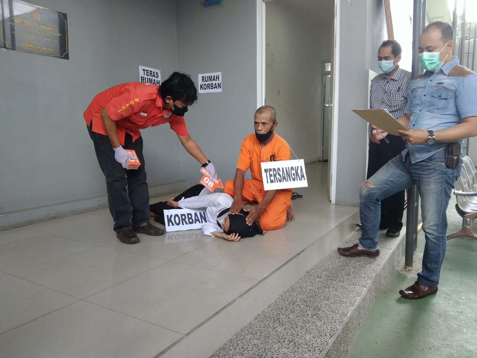 Rekontruksi Suami Bunuh Istri di Tulungagung, Terungkap Korban Dibenturkan Hingga 10 Kali
