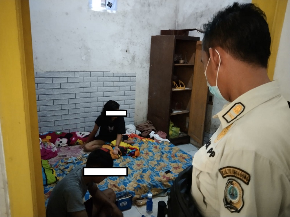 Siang Bolong Di Bulan Ramadhan, 10 Pria dan 8 Wanita Diamankan Satpol PP