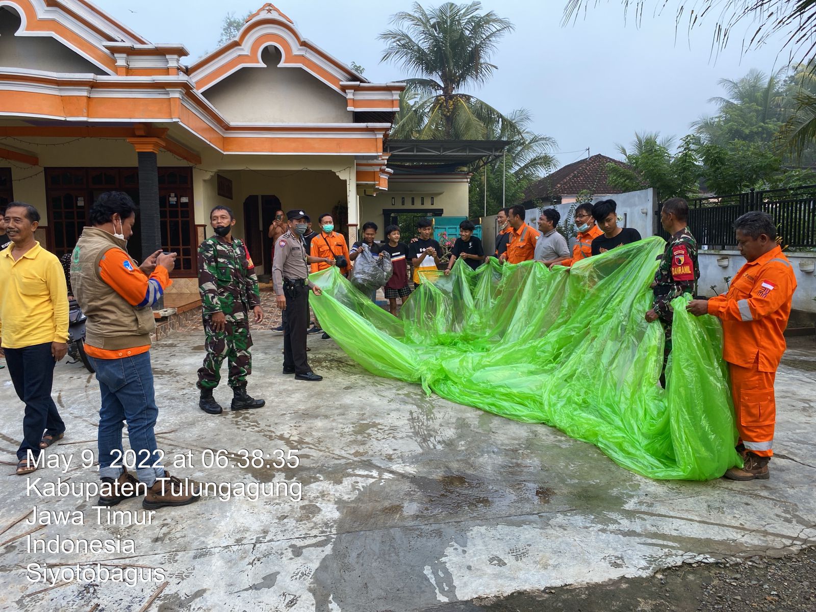 Dianggap Berbahaya, Polsek Besuki Razia Balon Udara