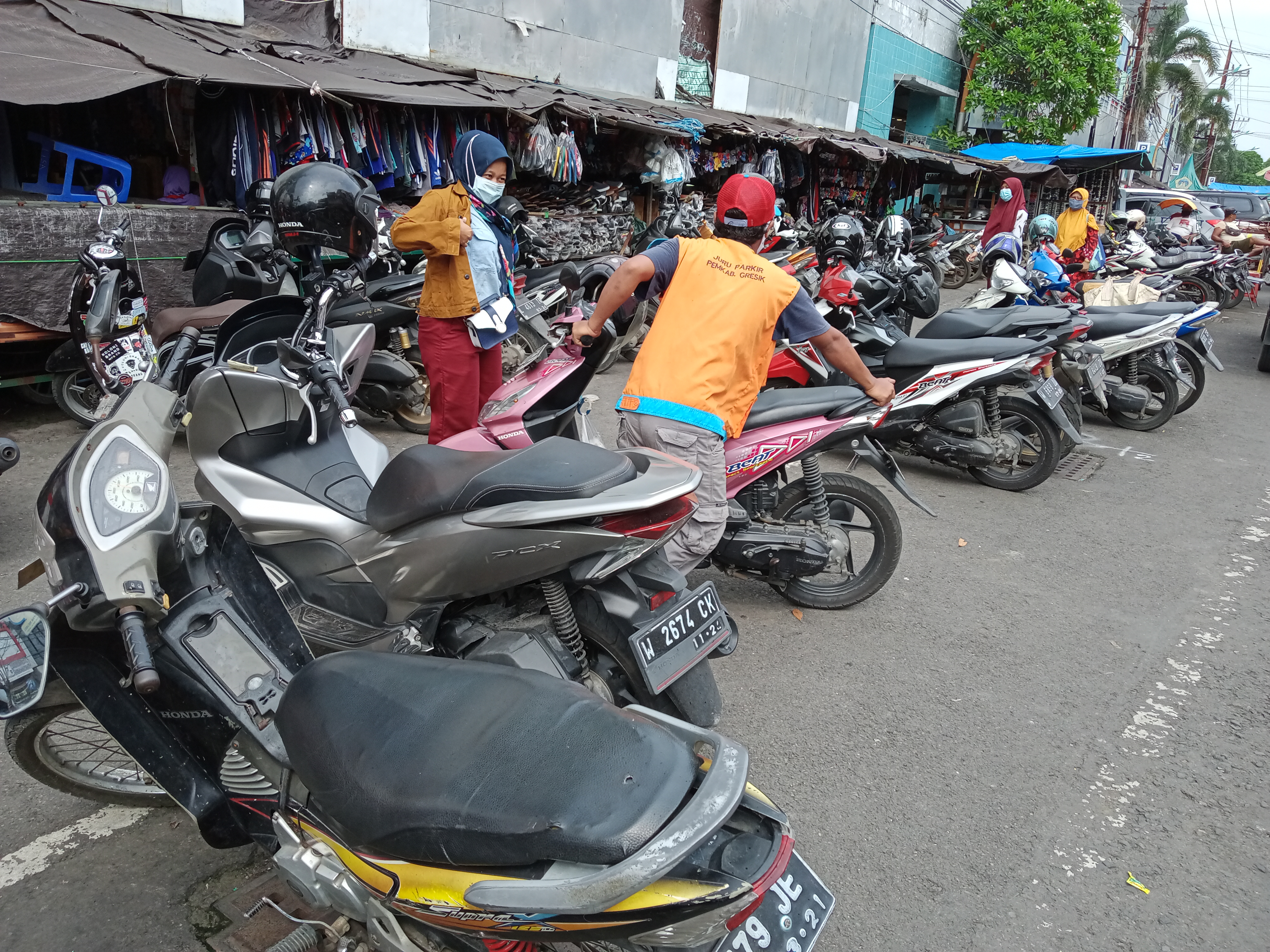 Banyak Pelanggan Parkir di Gresik Belum Memiliki Kartu E-Parkir