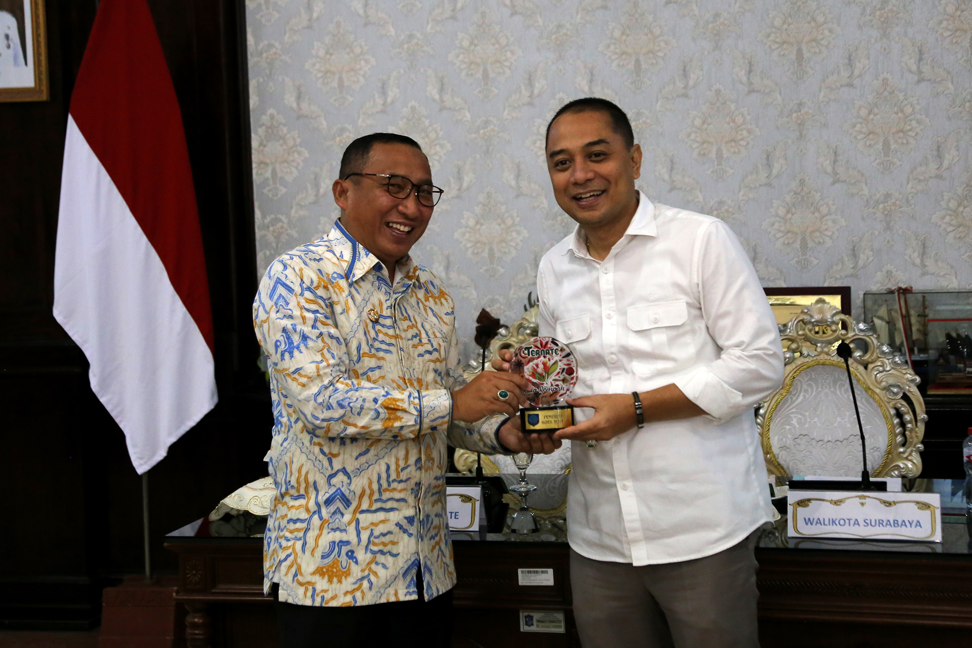 Ketua Dewan Pengurus APEKSI Eri Cahyadi Bagi Ilmu dengan Wali Kota Ternate