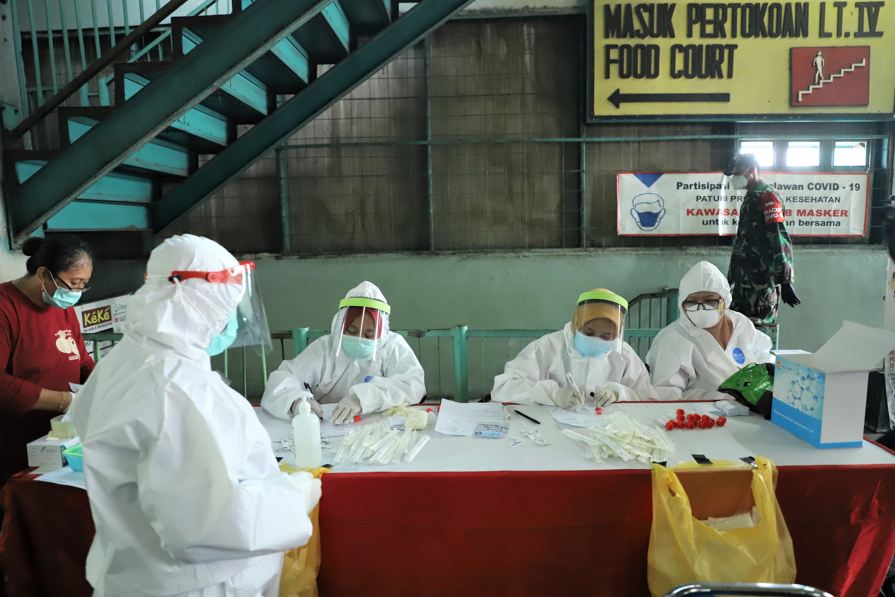 Pasar dan Mall Jadi Sasaran Swab Massal di Surabaya
