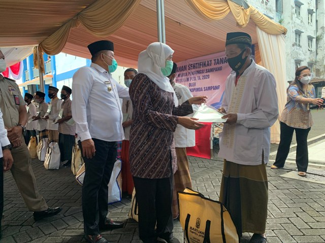 Pengungsi Mantan Syiah di Sidoarjo Digelontor 230 Sertifikat Tanah