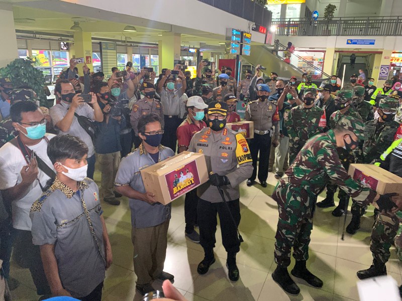 Tinjau Terminal Bungurasih, Pangdam dan Kapolda Sosialisasi Prokes