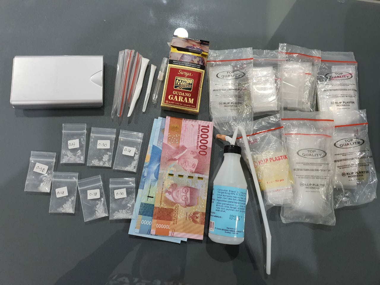 Transaksi di Kos-kosan, Bandar dan Pengedar Sabu di Surabaya Dicokok