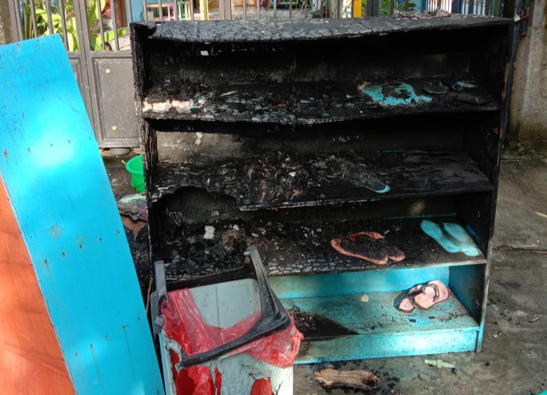 Ijazah Ditahan, Santri Ngamuk Bakar Rak Sandal Ponpes!