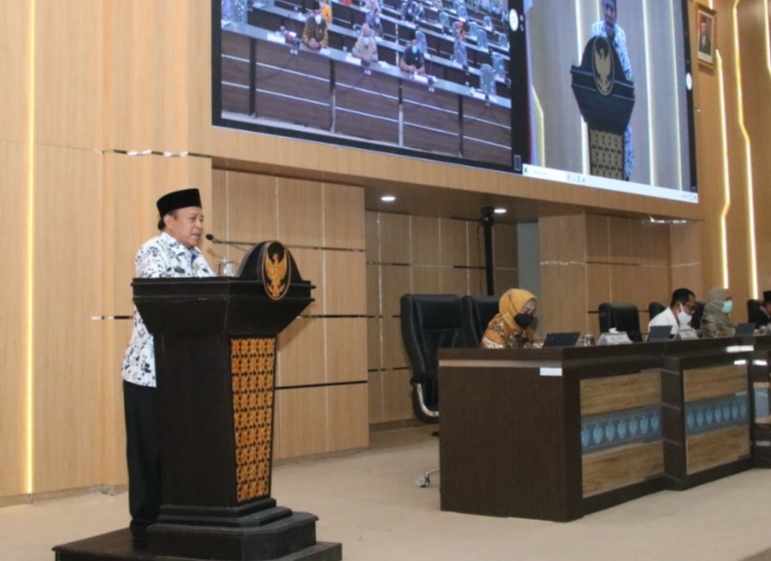 Jelang Purna Tugas, Bupati Lamongan Fadeli Pamitan di Sidang Paripurna