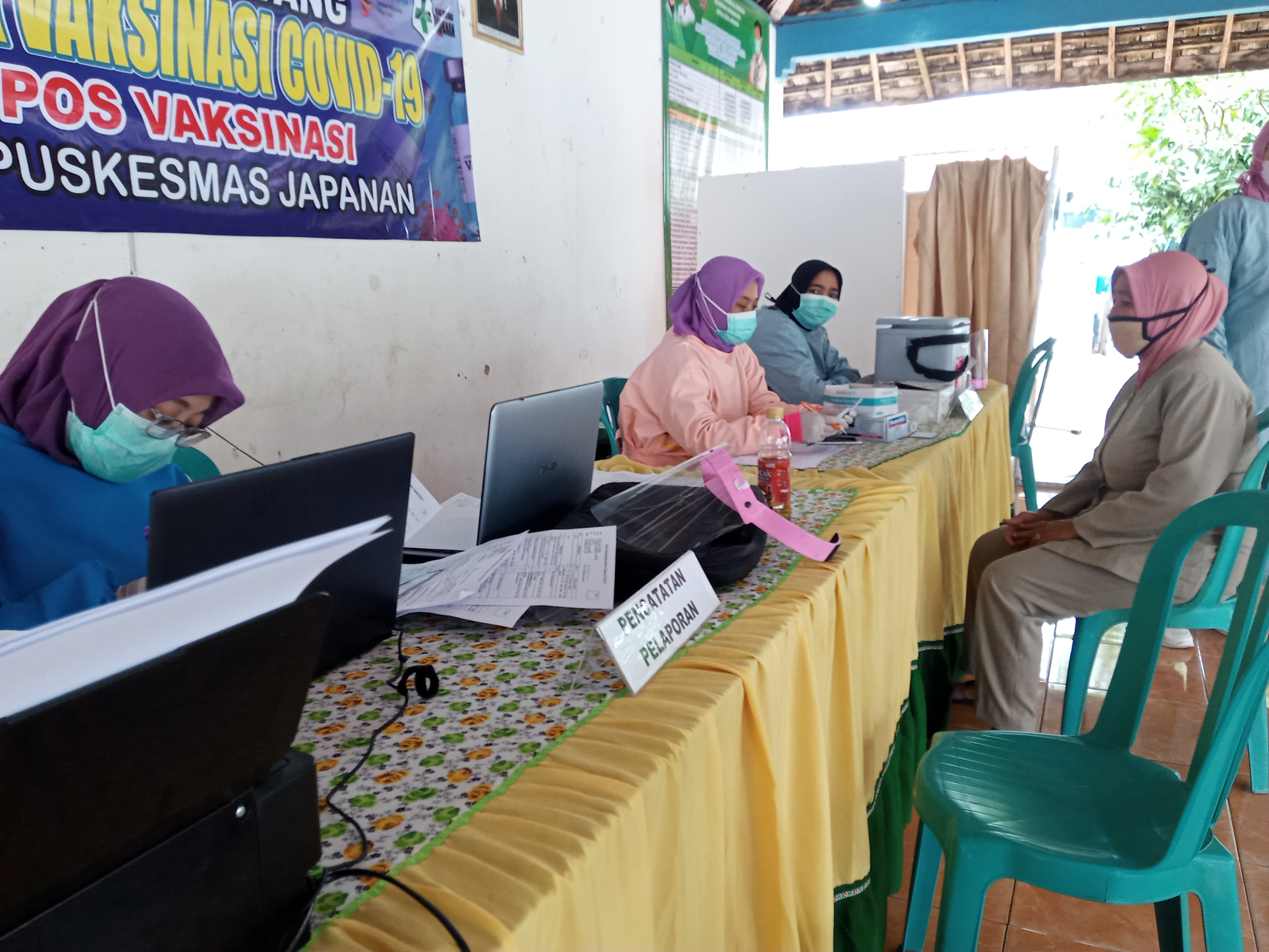 Guru di Jombang Divaksin, Berharap Segera Sekolah Tatap Muka