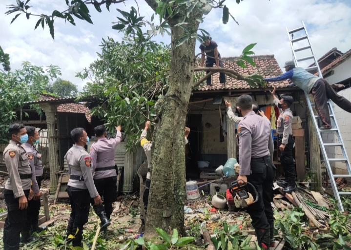 23 Rumah Warga Jombang Rusak akibat Diterpa Angin Kencang