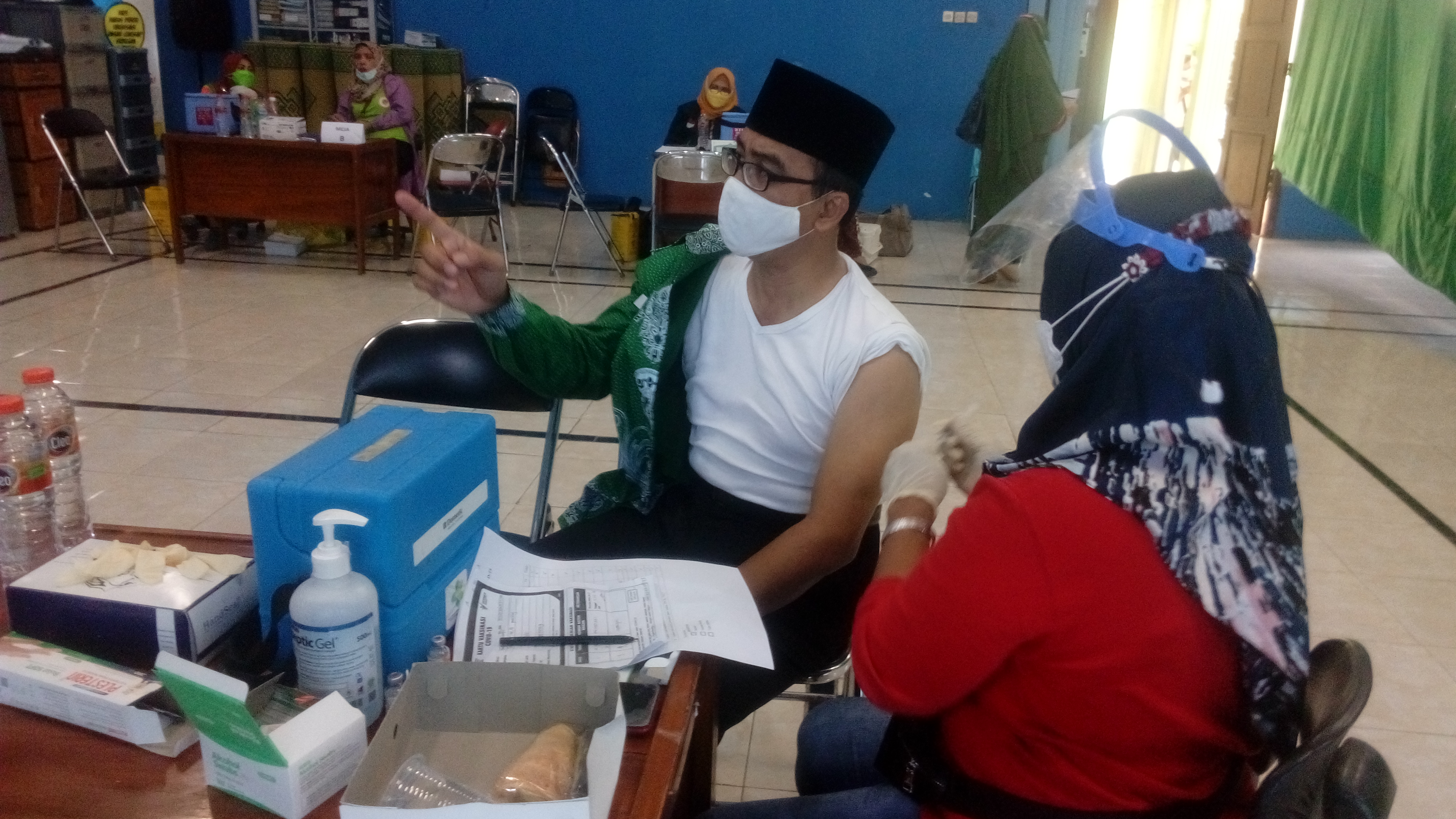 Pegawai Kemenang, Guru dan Staf KUA Gresik Jalani Vaksinasi Tahap ke-2