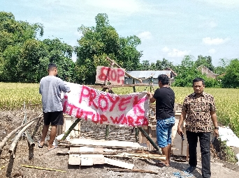 Berdalih tak Kantongi Izin, Warga di Jombang Ini Sabotase Proyek Tower