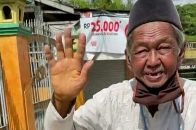 Kisah Kai Radi, Jualan Aneka Buku Islami di Usia 75 Tahun