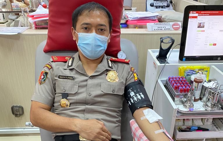 Wakapolres Jombang Isi Ramadan dengan Donor Darah