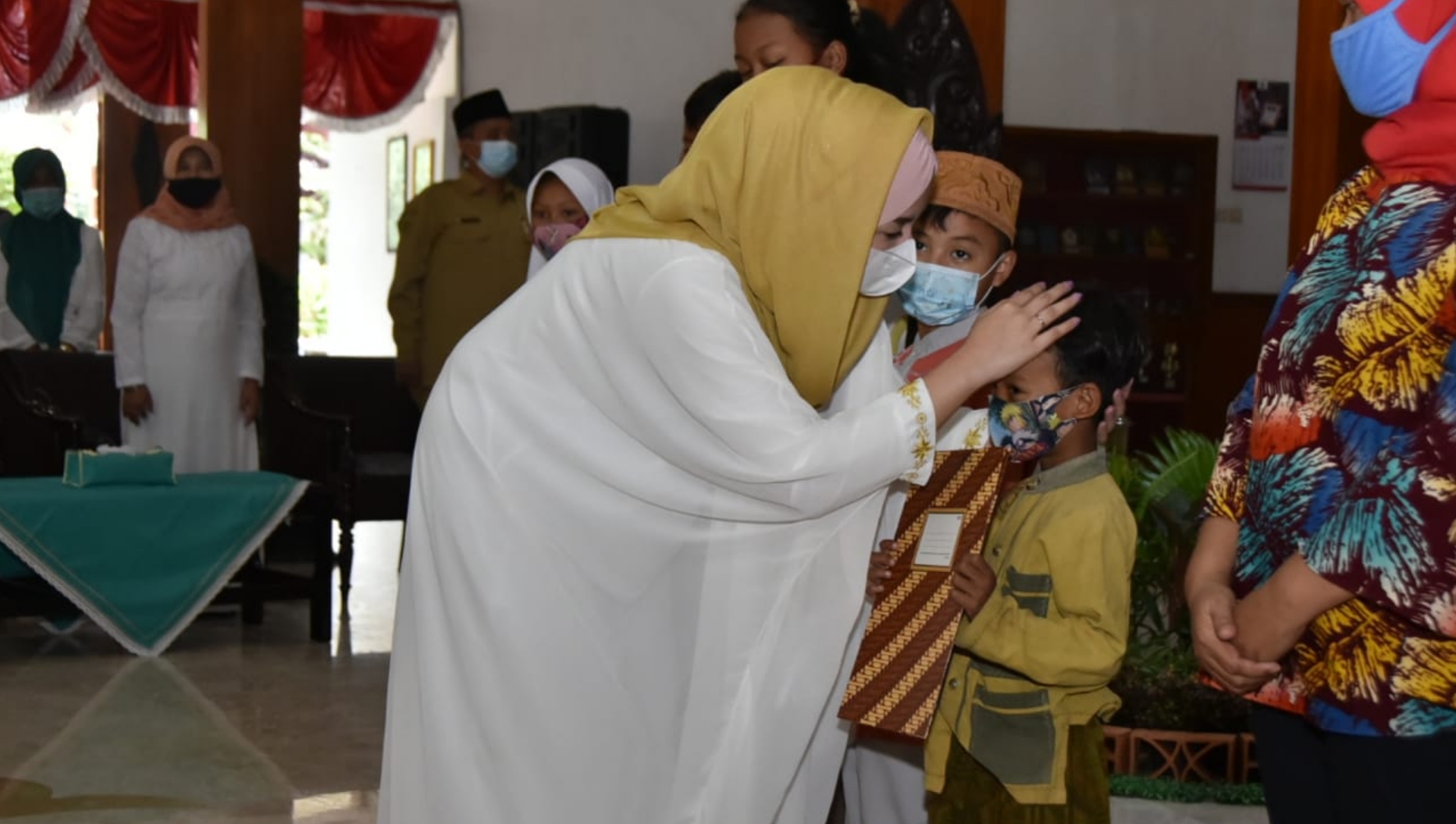 Istri Bupati Trenggalek Ajak Berfikir Positif Hadapi Musibah