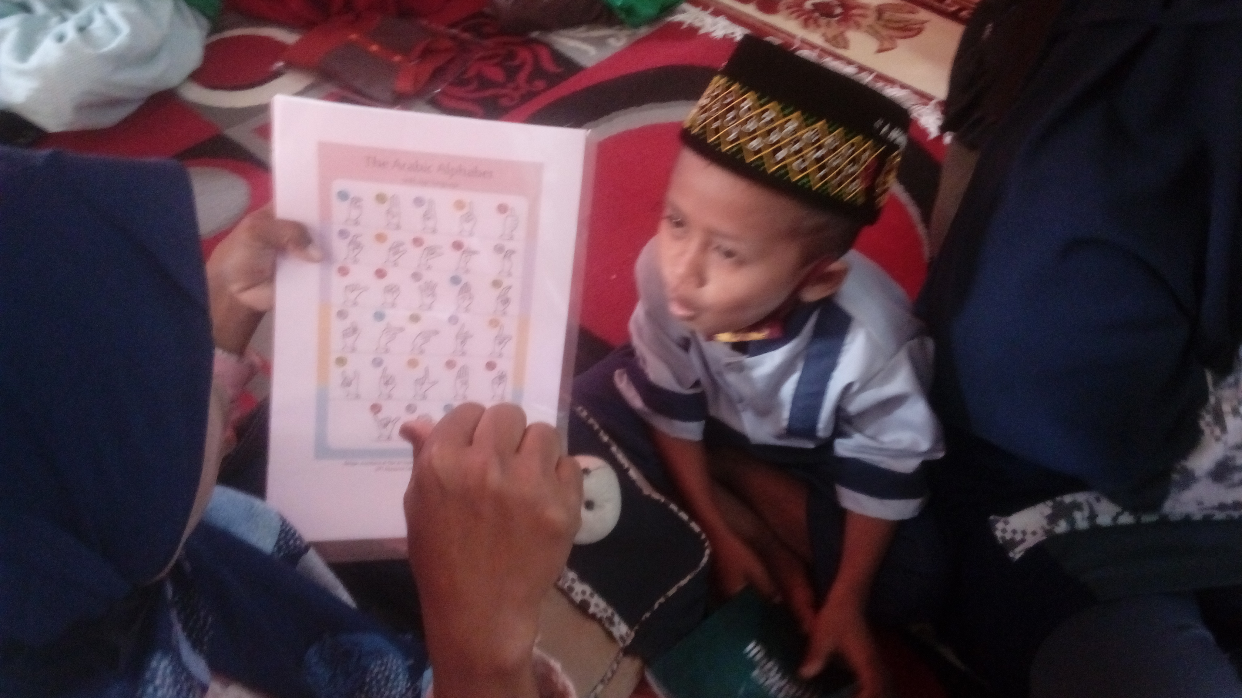 Membaca Al-Quran dengan Isyarat Tangan bagi Tunarungu