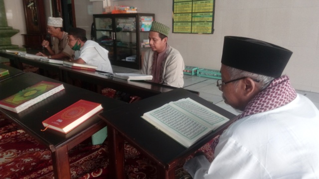 Yuk, Ikuti Tradisi Sema'an Al-Qur'an di Masjid Sunan Giri Gresik