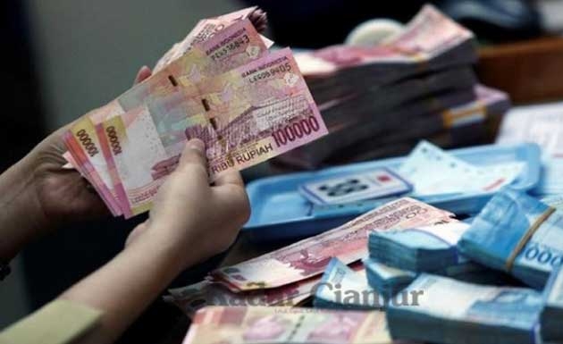 Butuh Uang untuk Lebaran, Waspadai Jeratan Pinjaman Online
