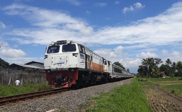 Pria Mabuk Tewas Disantap Kereta Api di Perlintasan Larangan Sidoarjo