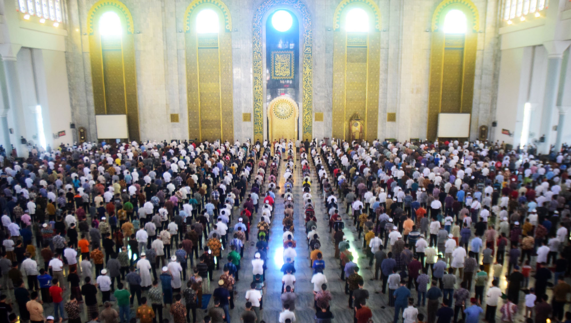 Pemkot Imbau Warga Surabaya Shalat Idul Fitri di Rumah, Anda Setuju?