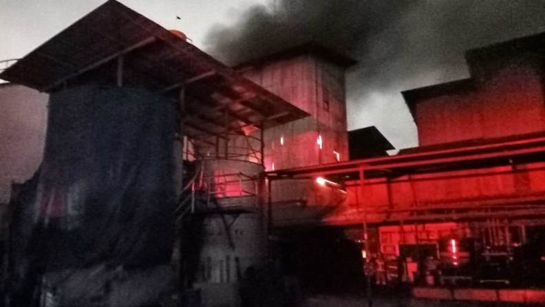 Pabrik Minyak Goreng di Surabaya Terbakar, Begini Kesaksian Warga