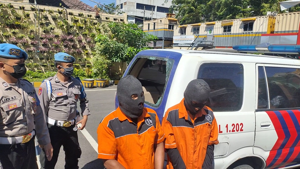Ikut Rusak Mobil Polisi PPKM, Karena Adik Pernah Ditilang Masker