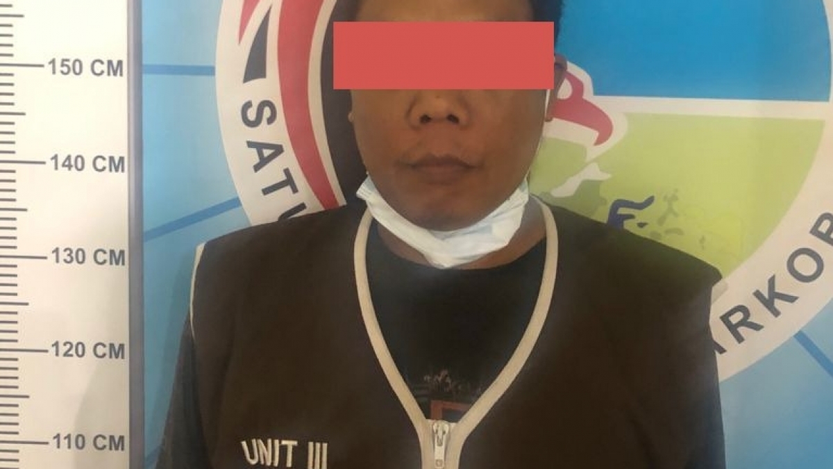 Selain Sabu-Sabu, Pria Surabaya 43 Tahun Ini juga Sediakan Pil Koplo