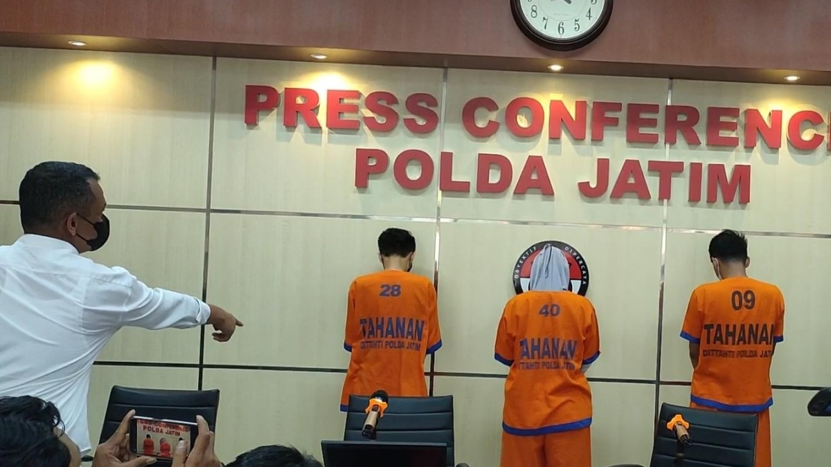 Tiga Karyawan Pinjol di Surabaya Ini Menagih dengan Kata-Kata Kotor dan Ancam Sebar Foto Korban