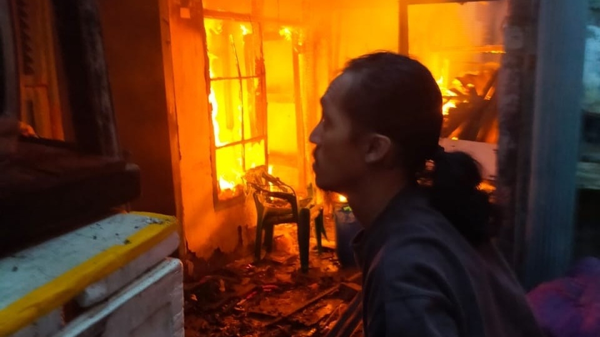 Rumah Kebakaran di Wiyung Surabaya, Satu Korban Menderita Luka Bakar