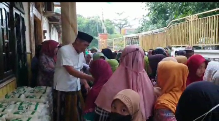 Sebagai Bentuk Kepedulian Di Bulan Ramadhan Anggota DPRD Di Jombang Salurkan Sembako
