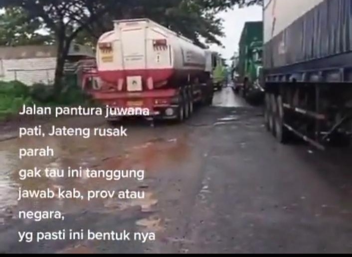 Netizen Minta Jokowi Cek Jalanan Jateng yang Rusak : Gubernurnya Sibuk Jogging
