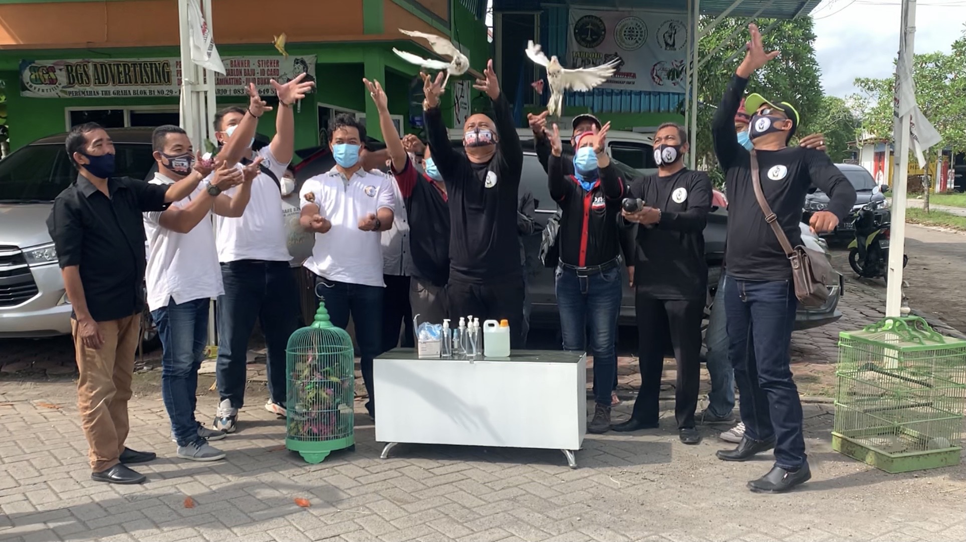 HPN 2021, YALPK Sidoarjo Lepas Burung sebagai Simbol Kebebasan Pers