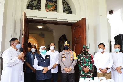 Eri dan Khofifah Sepakat Umat Aman dan Nyaman Beribadah di Surabaya