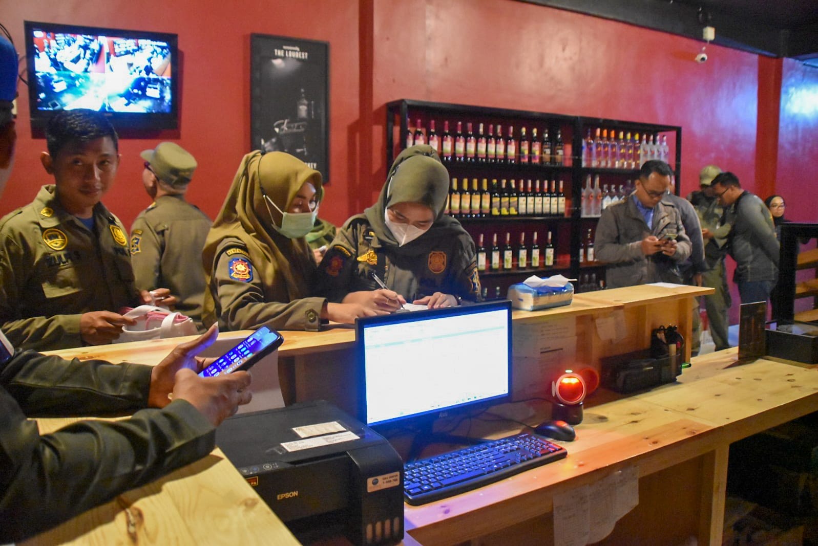 Satpol PP Surabaya Semakin Rajin Razia Minuman Keras, Apa Hasilnya?