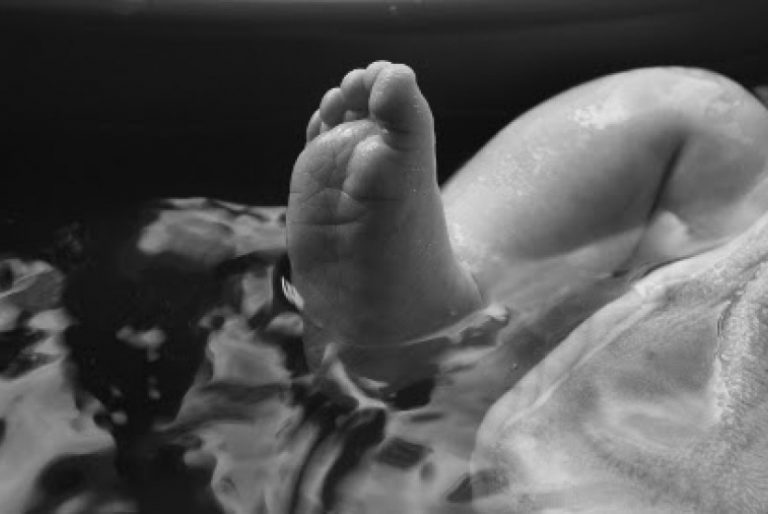 Pembuang Bayi Perempuan di Sungai Menur Surabaya Diburu Polisi