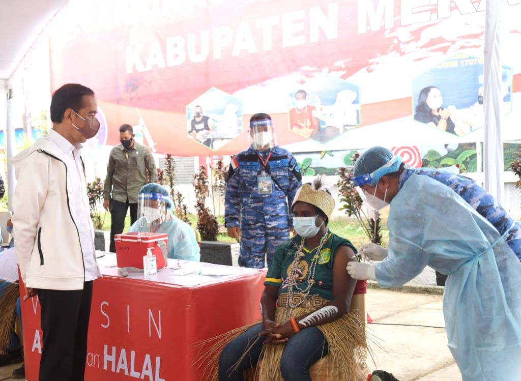 Pastikan Vaksinasi Merata dari Sabang hingga Merauke, Presiden Jokowi: COVID-19 Tidak Mungkin Hilang